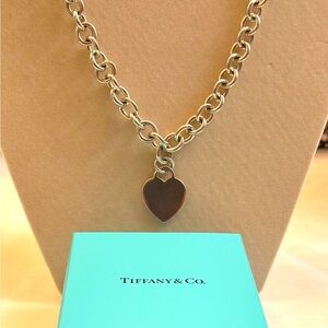Authentic Tiffany & Co.®
Engravable Heart Tag Chain Necklace
in Silver 🩵